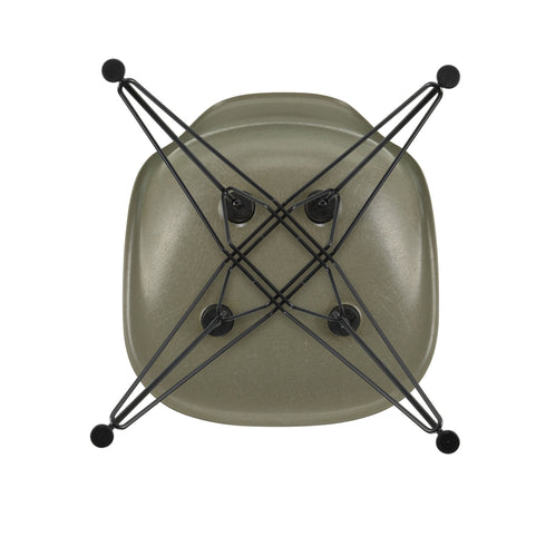 Cadeira Eames DSR em Fibra de Vidro / Base Preta